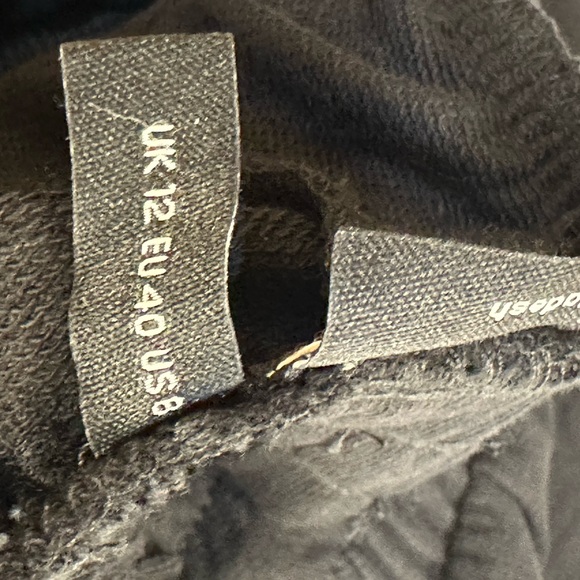 ASOS Design Black Sweatshirt Fabric Shorts NWOT - Picture 9 of 9